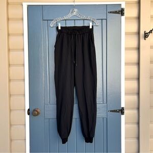 Lululemon Stretch High Rise Jogger Paper
Bag Waist Women’s Size 2